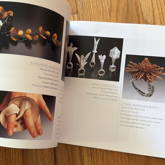 1000 Rings Lark Books Inspiring Adornments for the Hand Book great condition - Picture 2 of 10